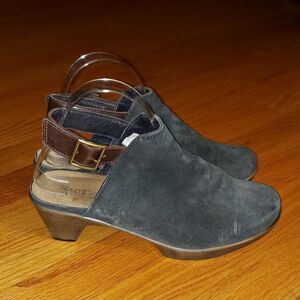 Naot Black Leather Slingback heels
